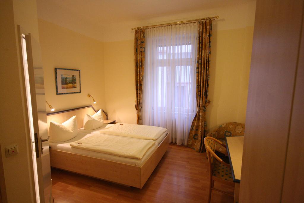 Altstadt Hotel ไฮเดลเบิร์ก ภายนอก รูปภาพ