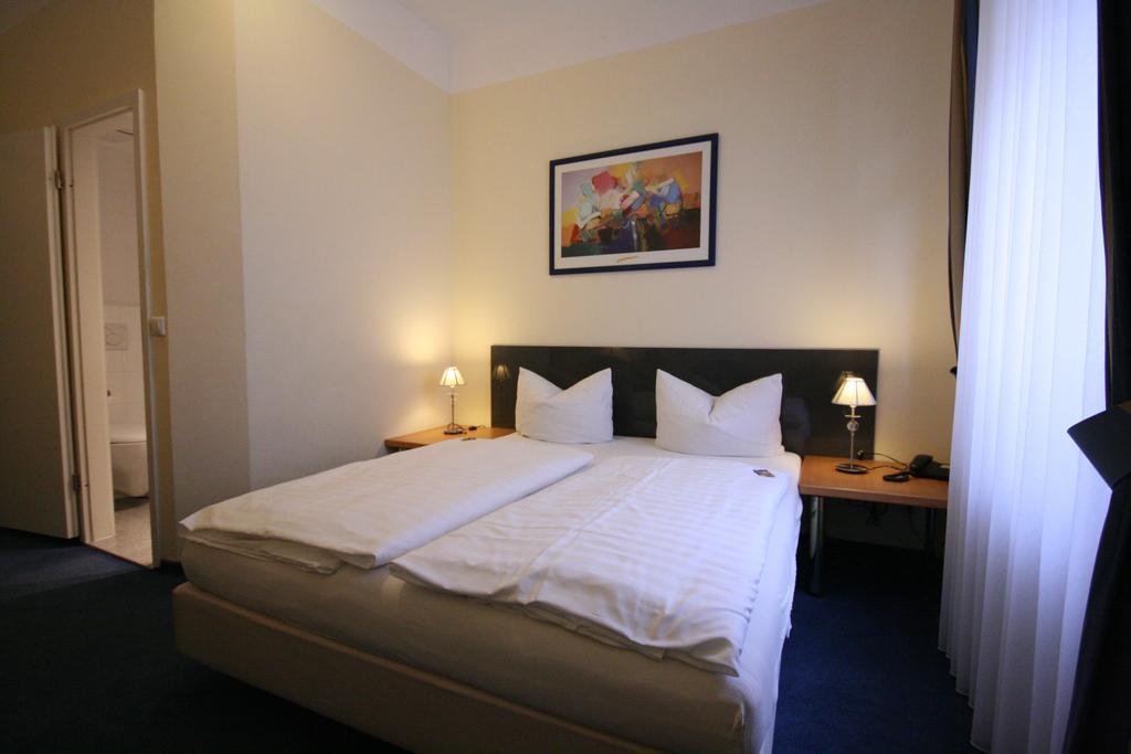 Altstadt Hotel ไฮเดลเบิร์ก ภายนอก รูปภาพ