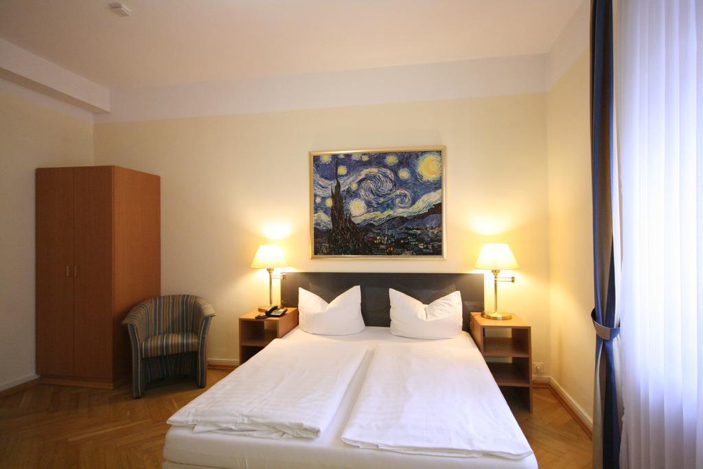 Altstadt Hotel ไฮเดลเบิร์ก ภายนอก รูปภาพ