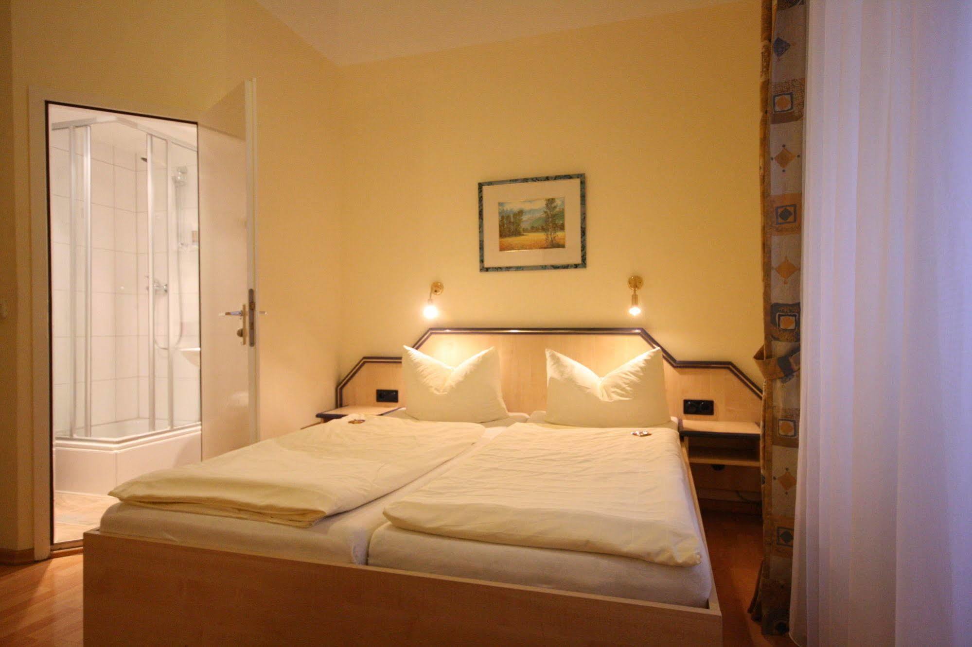 Altstadt Hotel ไฮเดลเบิร์ก ภายนอก รูปภาพ