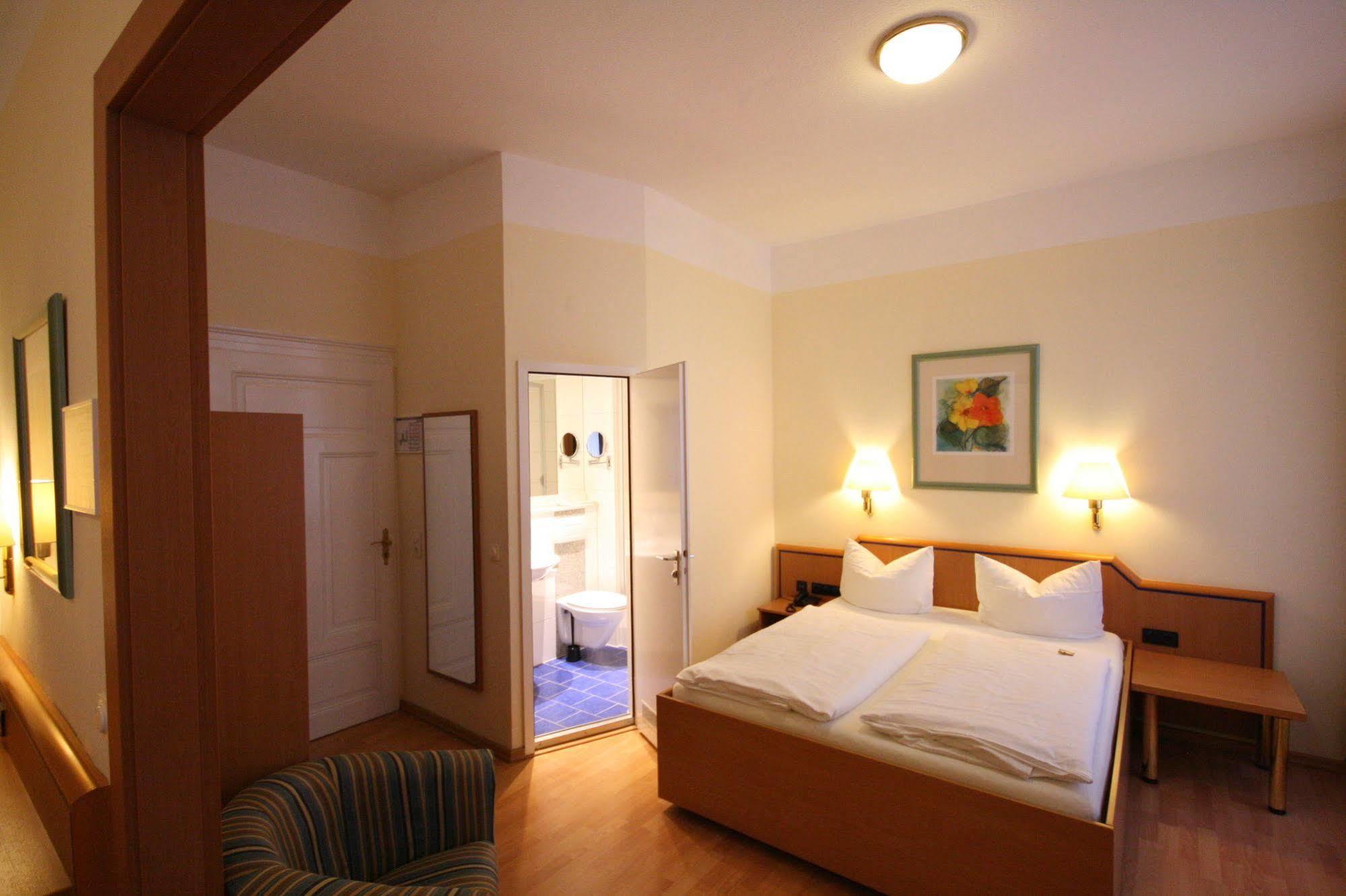 Altstadt Hotel ไฮเดลเบิร์ก ภายนอก รูปภาพ