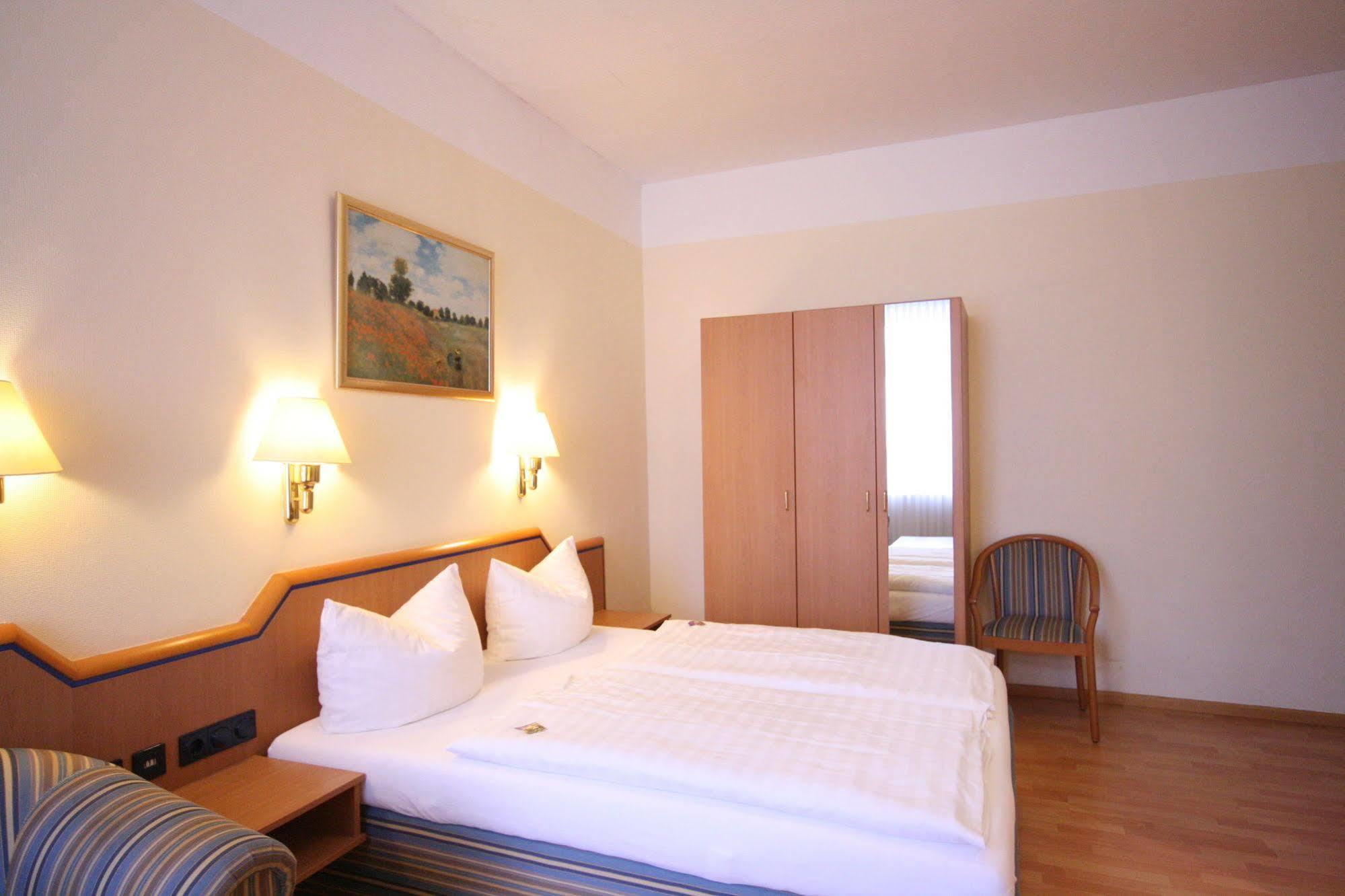 Altstadt Hotel ไฮเดลเบิร์ก ภายนอก รูปภาพ