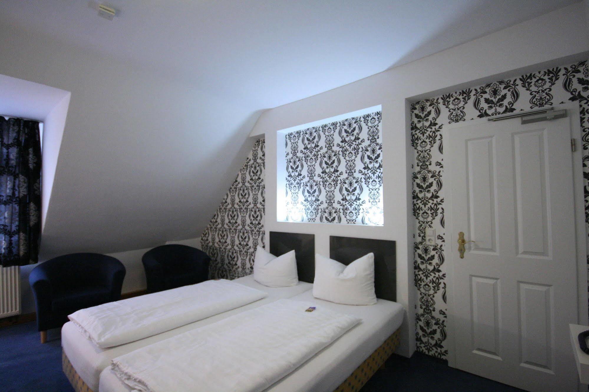 Altstadt Hotel ไฮเดลเบิร์ก ภายนอก รูปภาพ