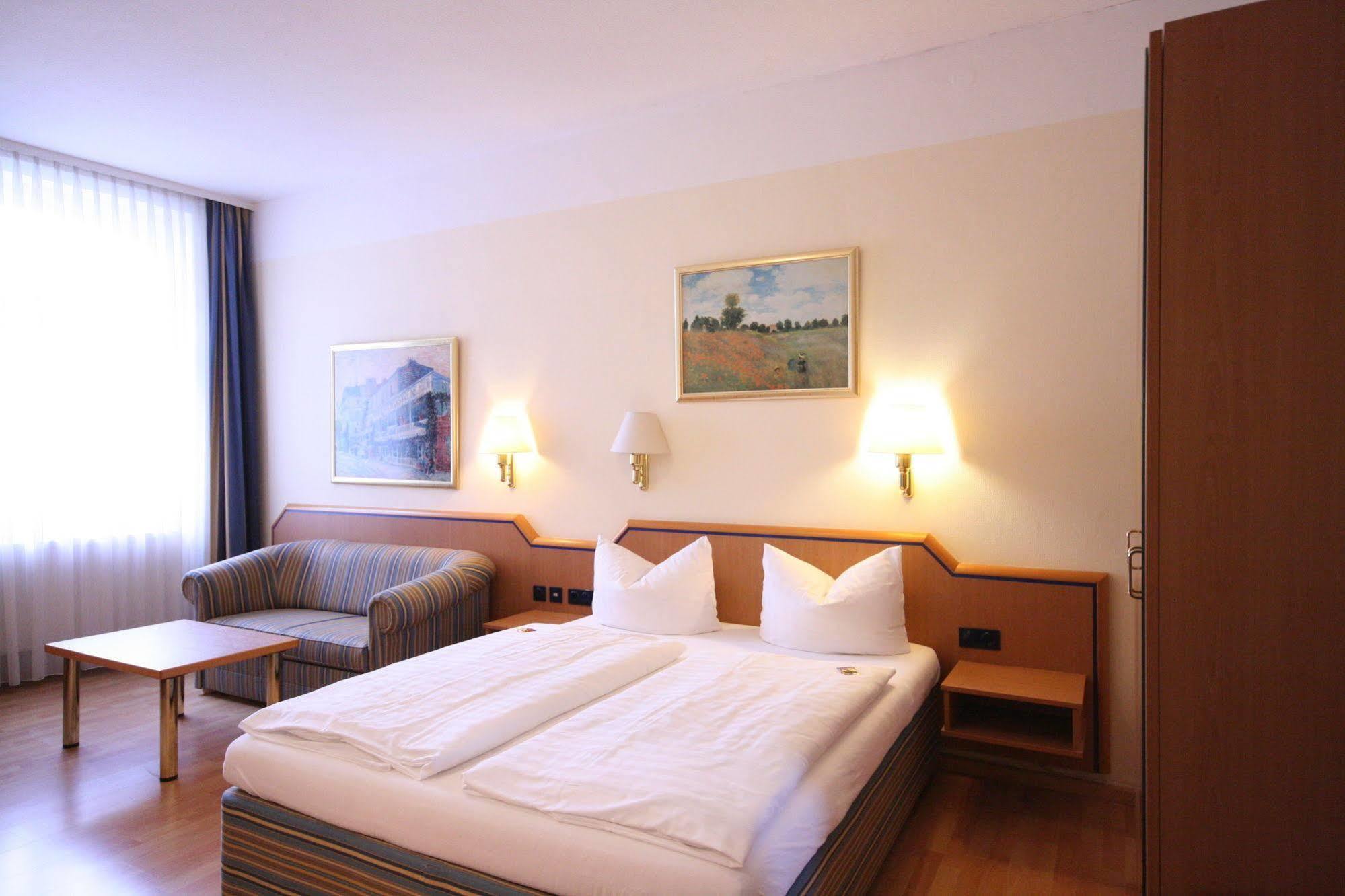 Altstadt Hotel ไฮเดลเบิร์ก ภายนอก รูปภาพ