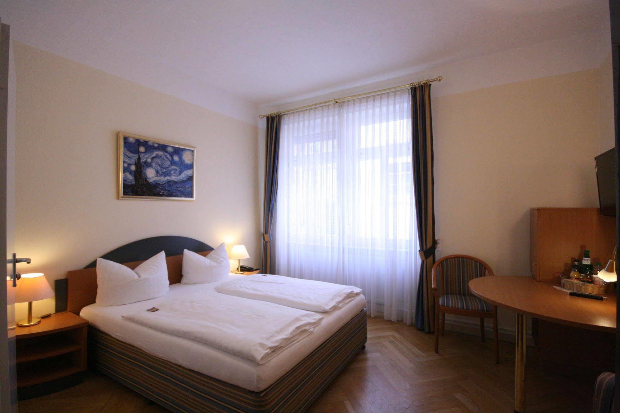 Altstadt Hotel ไฮเดลเบิร์ก ภายนอก รูปภาพ